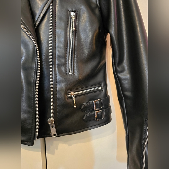 Leather jacket - Picture 4 of 9